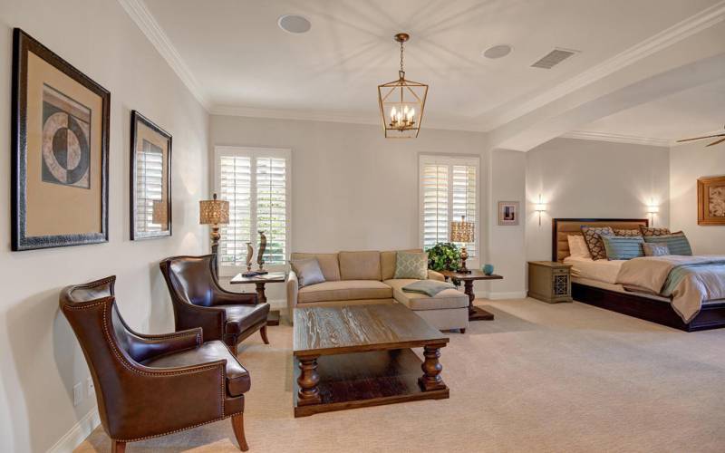 GUEST BEDROOM LIVING ROOM SEATING AREA R