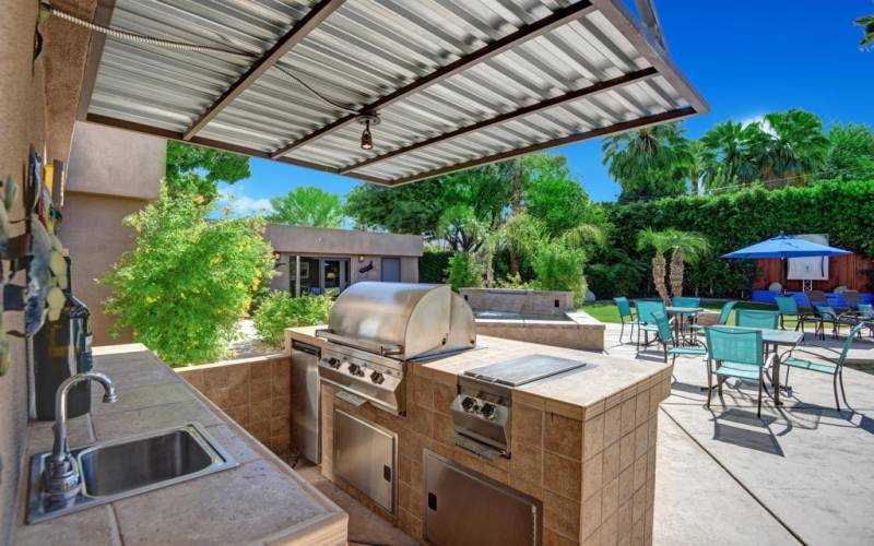 OUTDOOR KITCHEN TO DINING TABLES