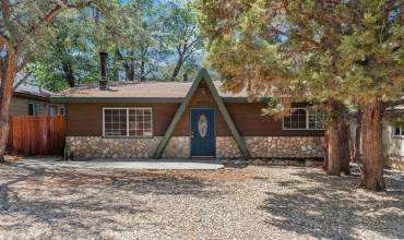 320 Sunset Lane, Sugarloaf, California 92386, 2 Bedrooms Bedrooms, ,1 BathroomBathrooms,Residential,Buy,320 Sunset Lane,EV24159221