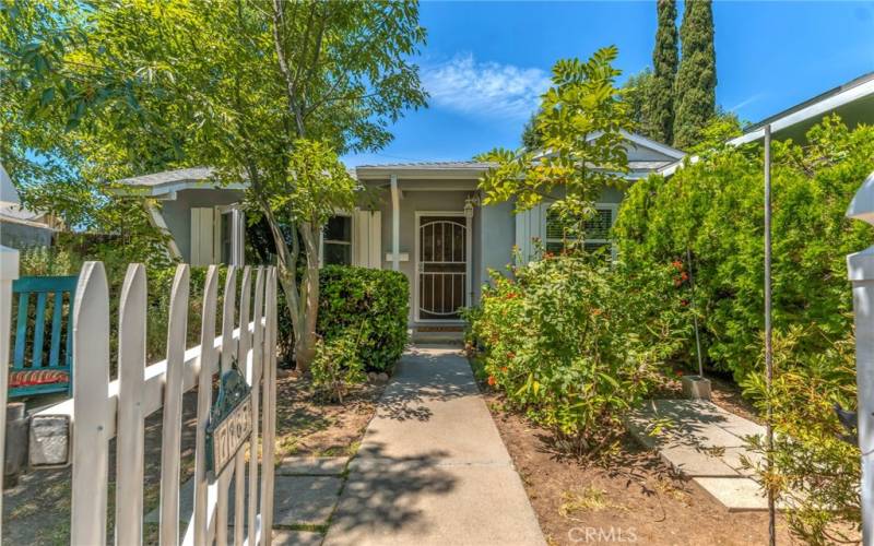 Picket fence entry