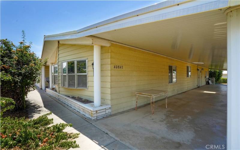 Sitting area/side of House