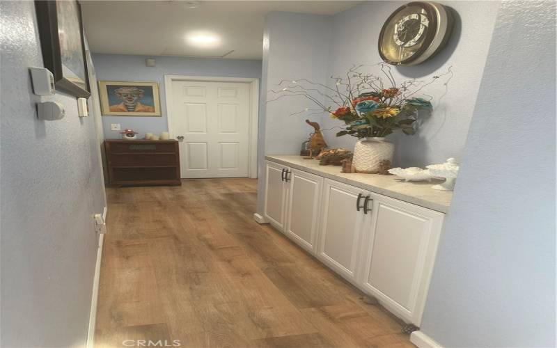 Hallway with recessed lighting, cabitnets with quartz countertop