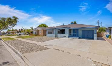 12923 Mckinley Avenue, Los Angeles, California 90059, 5 Bedrooms Bedrooms, ,3 BathroomsBathrooms,Residential Income,Buy,12923 Mckinley Avenue,CV24163345