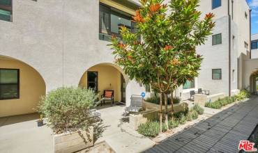 2927 Exposition Place 3, Los Angeles, California 90018, 2 Bedrooms Bedrooms, ,2 BathroomsBathrooms,Residential,Buy,2927 Exposition Place 3,24422199