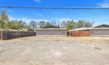 1309 E Planz Road, Bakersfield, California 93307, 6 Bedrooms Bedrooms, ,2 BathroomsBathrooms,Residential Income,Buy,1309 E Planz Road,HD24163567