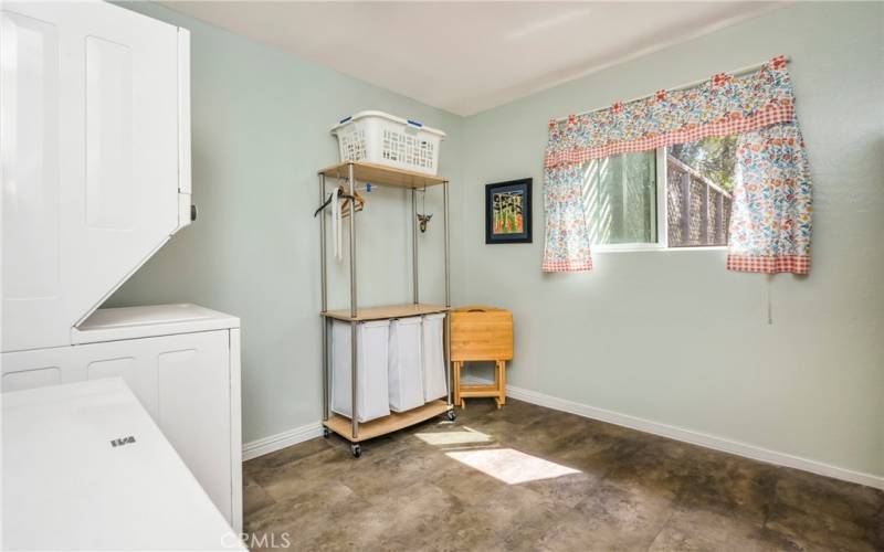 Great sized laundry room