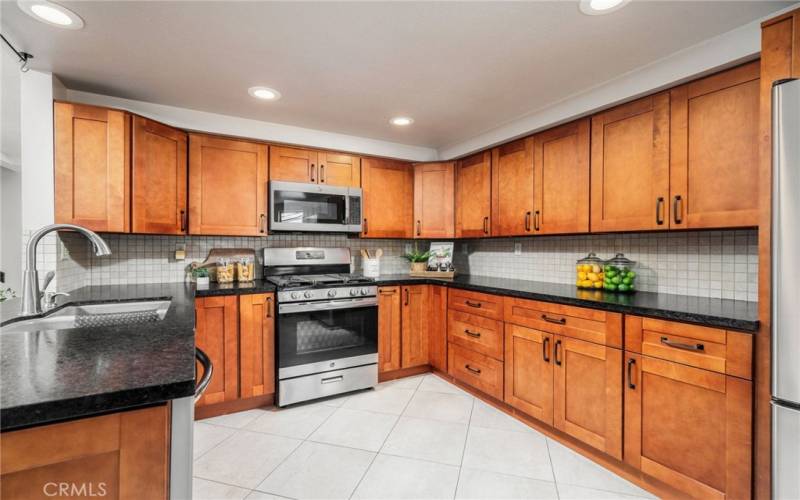 well appointed kitchen with Cratfman style Cherry cabinets, granite counters and stainless steel appliances