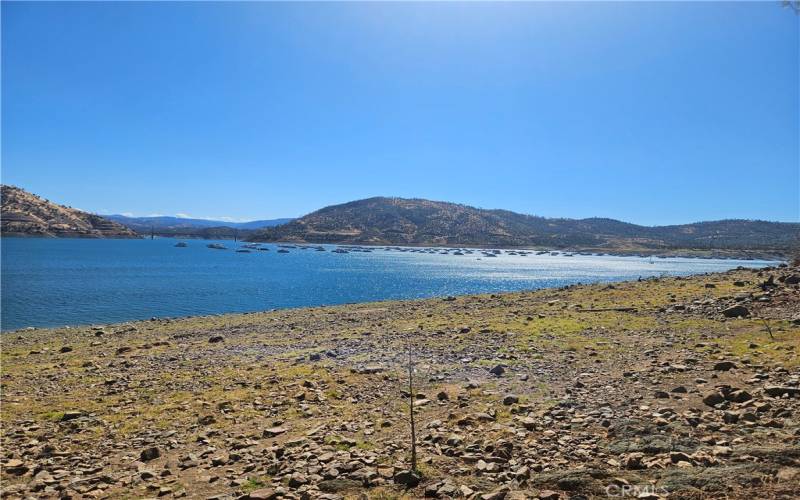 House boats on Lake Oroville