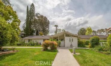 618 B Avenida Sevilla, Laguna Woods, California 92637, 2 Bedrooms Bedrooms, ,1 BathroomBathrooms,Residential,Buy,618 B Avenida Sevilla,OC24163721