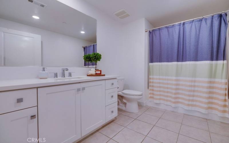 Second Bathroom with Shower in Tub