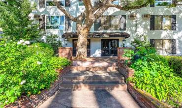 1222 N Olive Drive 213, West Hollywood, California 90069, 1 Bedroom Bedrooms, ,1 BathroomBathrooms,Residential,Buy,1222 N Olive Drive 213,SR24150850