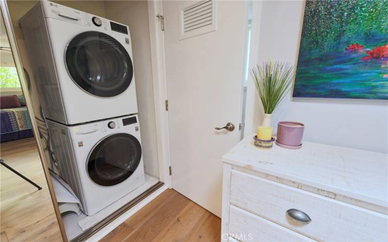 Washer/dryer conviently located in main bath closet