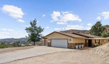 13676 Willow Rd, Lakeside, California 92040, 3 Bedrooms Bedrooms, ,2 BathroomsBathrooms,Residential,Buy,13676 Willow Rd,240018746SD