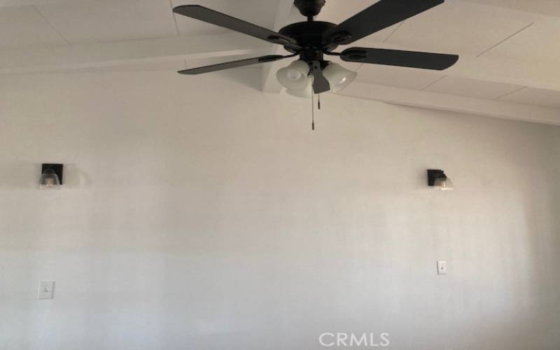 3 bedroom, ceiling fans in all main rooms