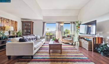 5 W Embarcadero 325, Oakland, California 94607, 2 Bedrooms Bedrooms, ,2 BathroomsBathrooms,Residential,Buy,5 W Embarcadero 325,41069299