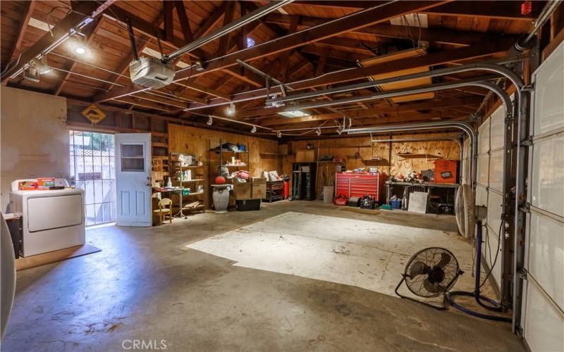 Over sized 3 Car garage, washer/dryer