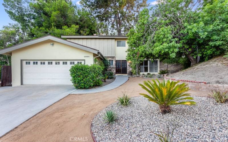 Located on a quiet cul-de-sac in one of West Hills’ most sought-after neighborhoods and sits on a huge 12,784 sq. ft. lot. The eco-friendly landscaping, well-trimmed hedges, colorful flowerbeds, tall shade tree and covered entryway enhance its eye-catching curb appeal.