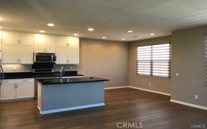 dinning area next to kitchen