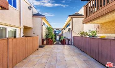 2852 Sawtelle Boulevard 25, Los Angeles, California 90064, 2 Bedrooms Bedrooms, ,2 BathroomsBathrooms,Residential,Buy,2852 Sawtelle Boulevard 25,24425787