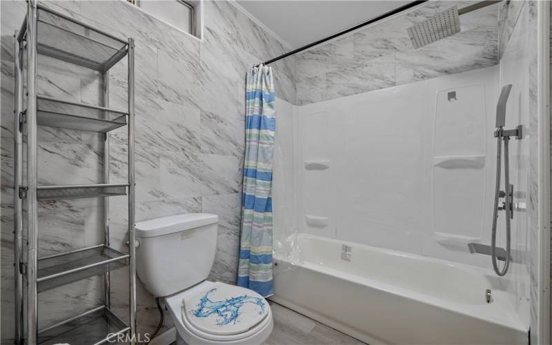 Remodeled bathroom in the master BR w/ upgraded fixtures!