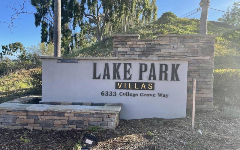 Lake Park Villas Community sign