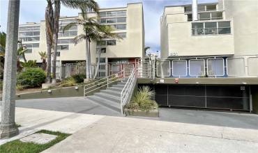 821 Bay Street C5, Santa Monica, California 90405, 2 Bedrooms Bedrooms, ,1 BathroomBathrooms,Residential Lease,Rent,821 Bay Street C5,SB24165716