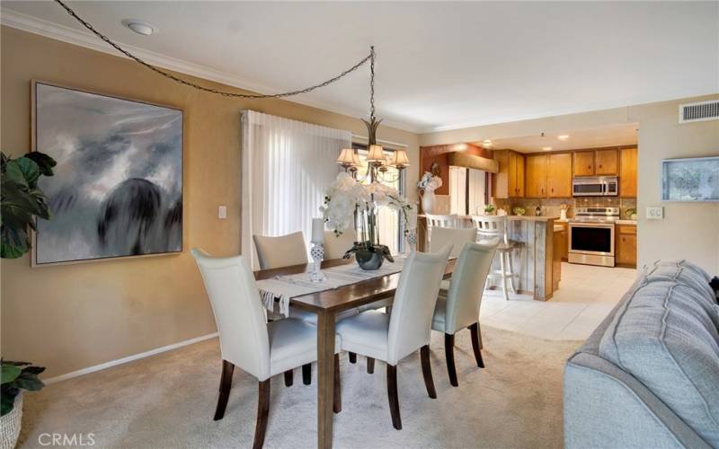 Dining area to kitchen