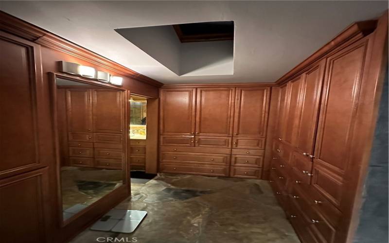 Built-In Closet Cabinetry