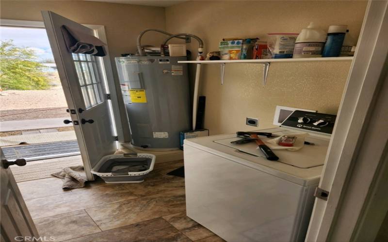 Laundry Room with Outside access