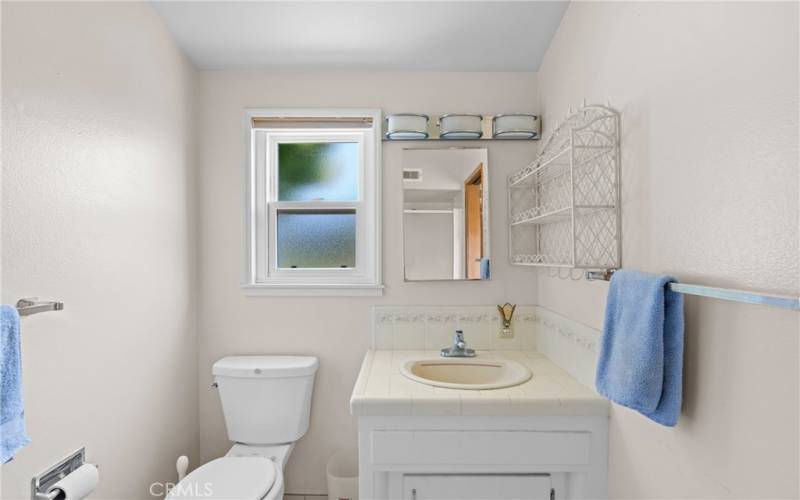 Shared Guest Bathroom