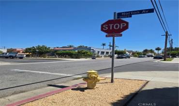 2954 S Norton Avenue, Los Angeles, California 90018, 2 Bedrooms Bedrooms, ,1 BathroomBathrooms,Residential Lease,Rent,2954 S Norton Avenue,DW24166915