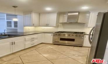 6740 Hillpark Drive 201, Los Angeles, California 90068, 2 Bedrooms Bedrooms, ,2 BathroomsBathrooms,Residential Lease,Rent,6740 Hillpark Drive 201,24421699