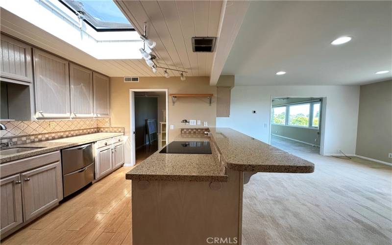 KITCHEN OPENS TO DINNING AREA