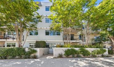 950 S Fairfax Avenue 136, Los Angeles, California 90048, 2 Bedrooms Bedrooms, ,2 BathroomsBathrooms,Residential Lease,Rent,950 S Fairfax Avenue 136,SR23187905