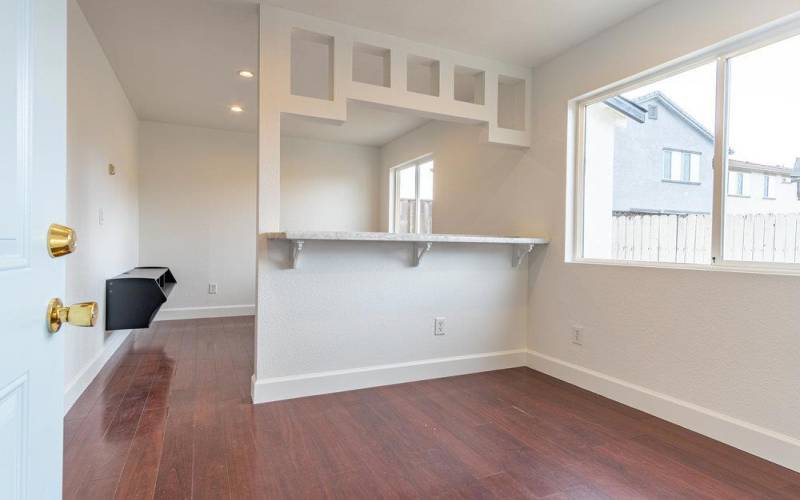 Dining Area - Granite counter