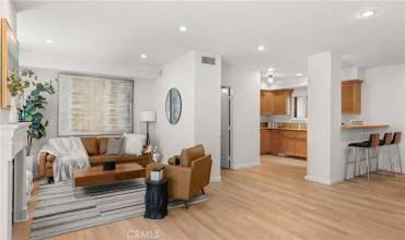 4312 Tujunga Avenue 5, Studio City, California 91604, 2 Bedrooms Bedrooms, ,2 BathroomsBathrooms,Residential,Buy,4312 Tujunga Avenue 5,OC24167809