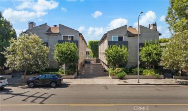 12416 Magnolia Boulevard 7, Valley Village, California 91607, 2 Bedrooms Bedrooms, ,2 BathroomsBathrooms,Residential,Buy,12416 Magnolia Boulevard 7,SR24167220