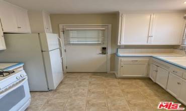 1042 Doreen Place 1, Venice, California 90291, 2 Bedrooms Bedrooms, ,1 BathroomBathrooms,Residential Lease,Rent,1042 Doreen Place 1,24427685