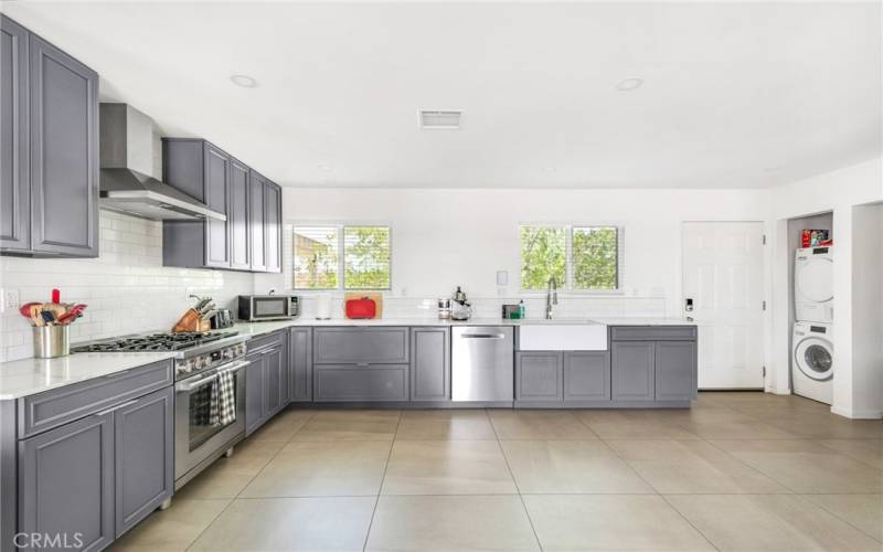 Spacious open floor plan kitchen.