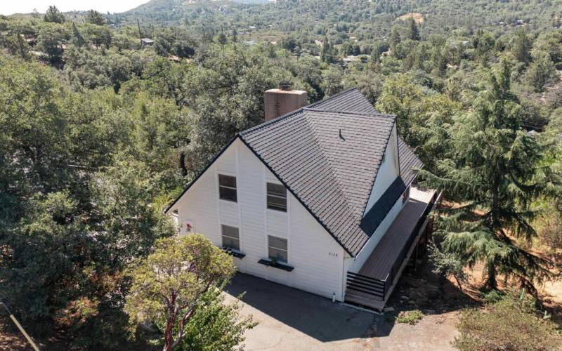 House w/ views of pine and oak trees