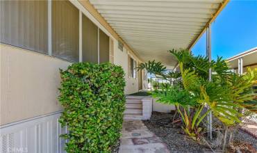 Entry way to front door