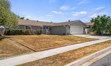 8404 Mono Lake Dr, San Diego, California 92119, 3 Bedrooms Bedrooms, ,2 BathroomsBathrooms,Residential,Buy,8404 Mono Lake Dr,240019260SD