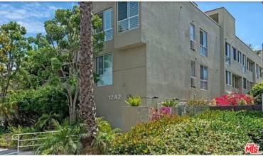 1242 9th 2A, Santa Monica, California 90401, 2 Bedrooms Bedrooms, ,1 BathroomBathrooms,Residential Lease,Rent,1242 9th 2A,24428133