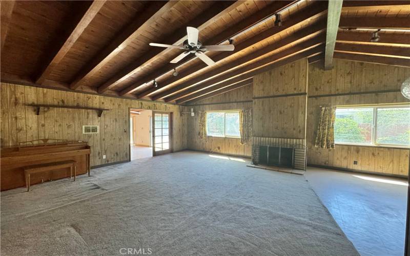 FAMILY ROOM WITH ACCESS TO THE BONUS ROOM