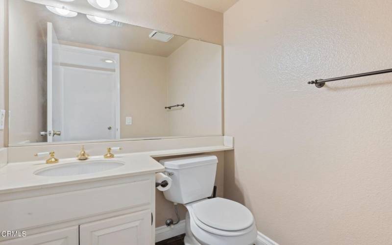 33-web-or-mls-33 - Powder Room