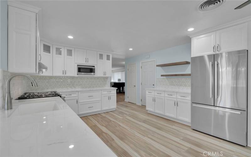 Large kitchen with custom drawers, self-closing too. And beautiful backsplash