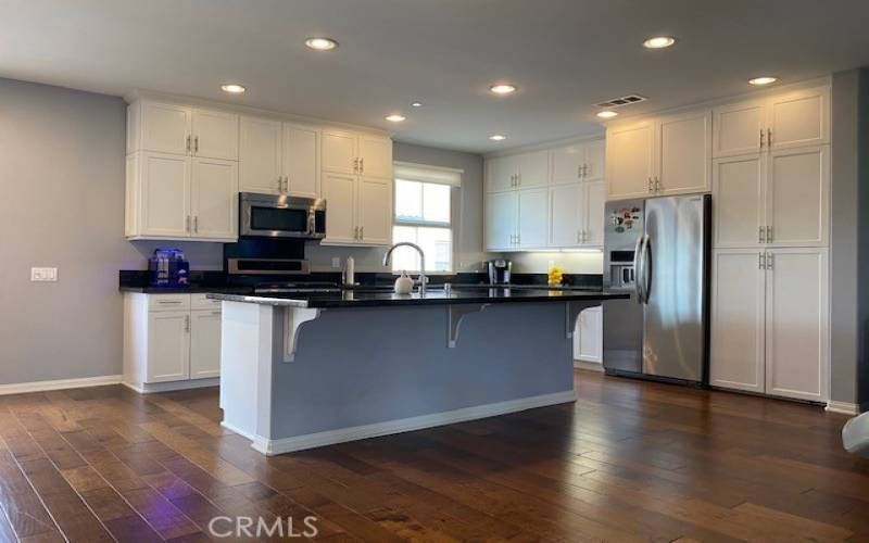 Large open kitchen, perfect for the at home chef!!
