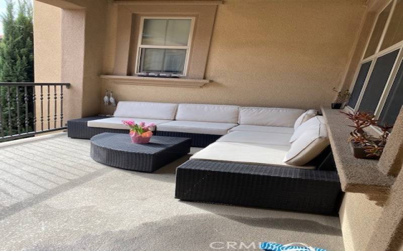 Private balcony with nice pool view.