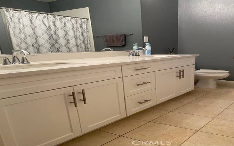 Secondary bathroom on used for servicing the second and third bedroom.