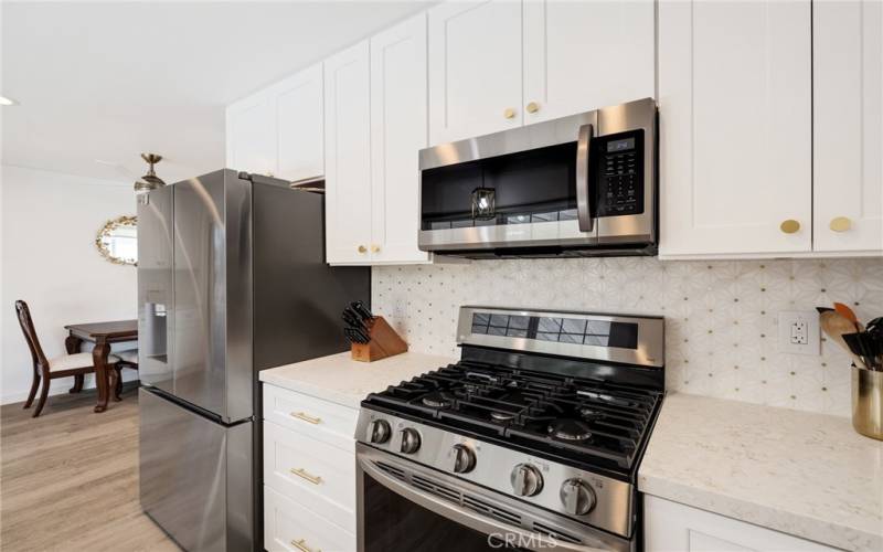 Dolomite Polished Marble and Brass Moscaic Tiled Backsplash